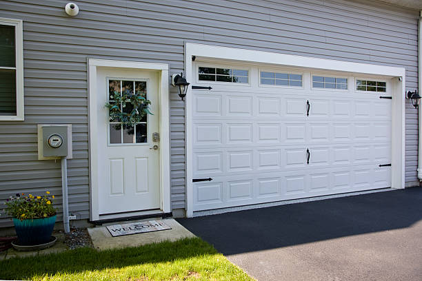 24/7 Emergency Garage Door Panel Replacement experts in Romeoville, IL